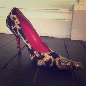 Sexy Ungaro animal/snake print pump 9